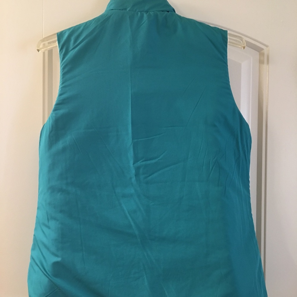 Reversible puffer vest! - Picture 5 of 5